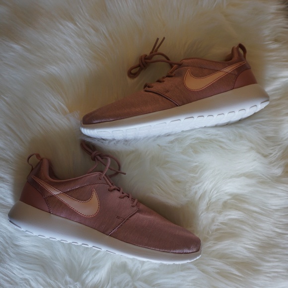 nike rose pink shoes